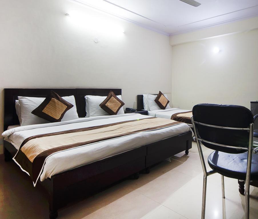 Charanpahari Hotel Neu-Delhi Exterior foto