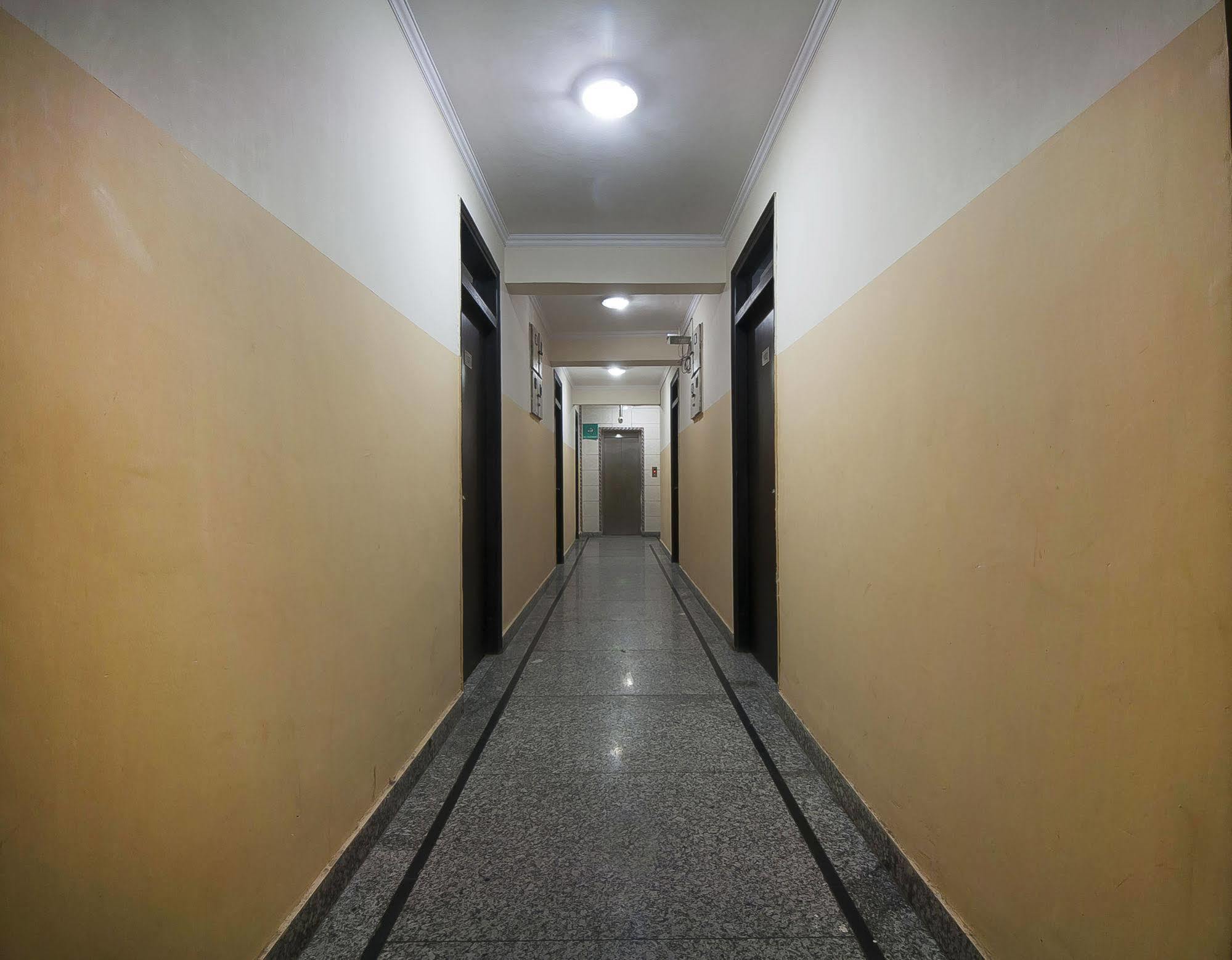 Charanpahari Hotel Neu-Delhi Exterior foto