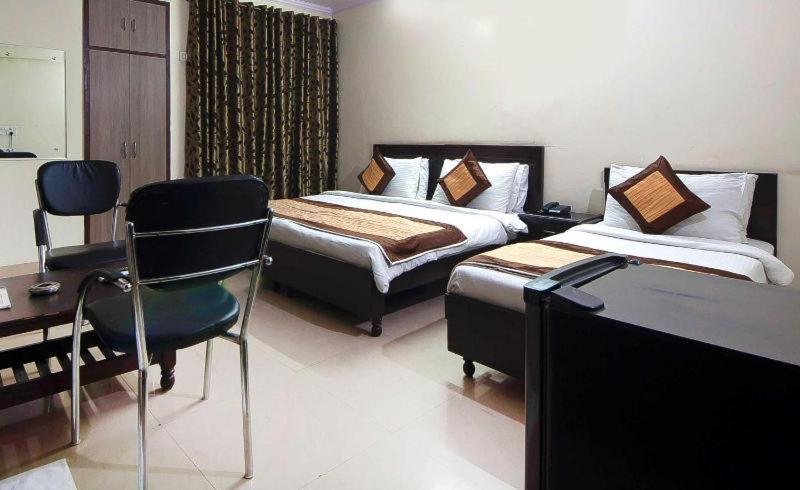 Charanpahari Hotel Neu-Delhi Exterior foto